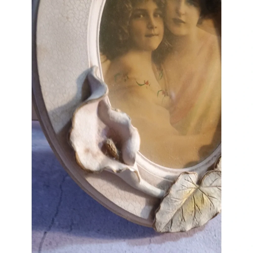 Vtg Tabletop Oval Picture Frame Iridescent Purple‎ w 3D Roses Flowers Ribbons